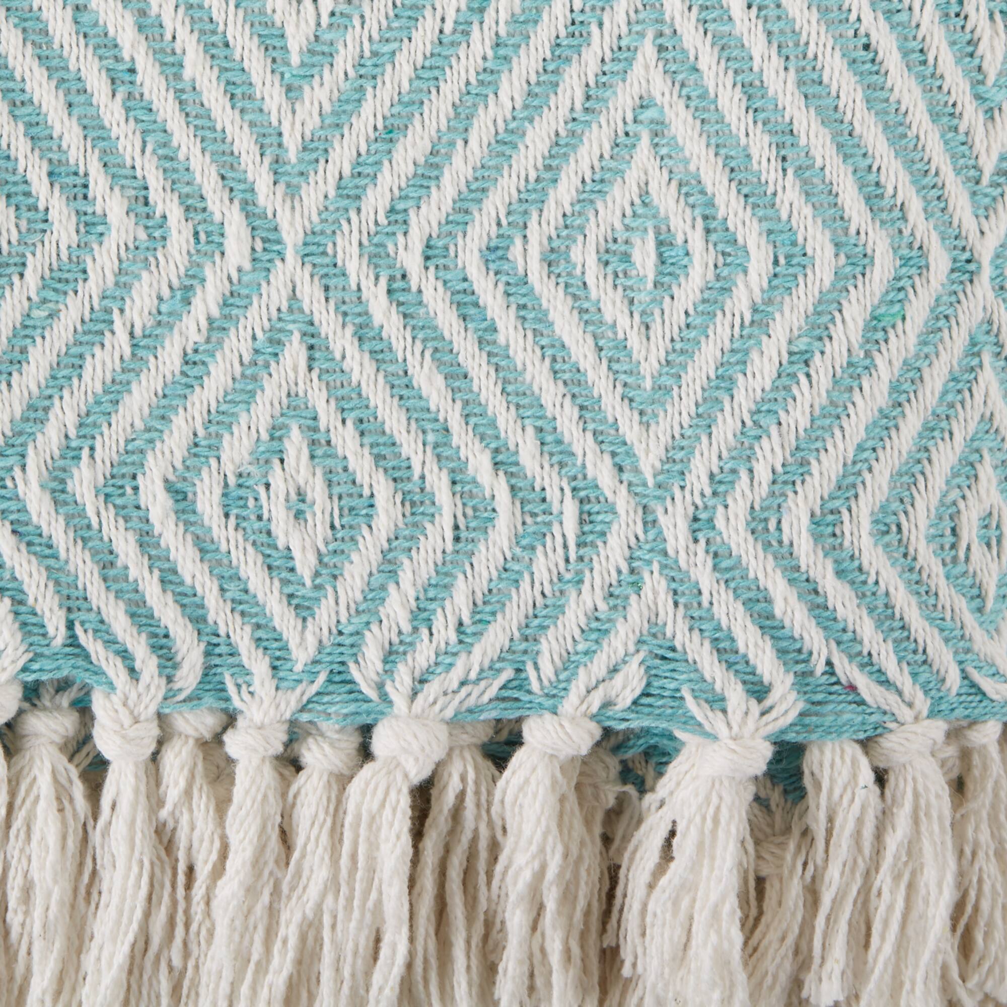 DII® X-Diamond Geometric Throw